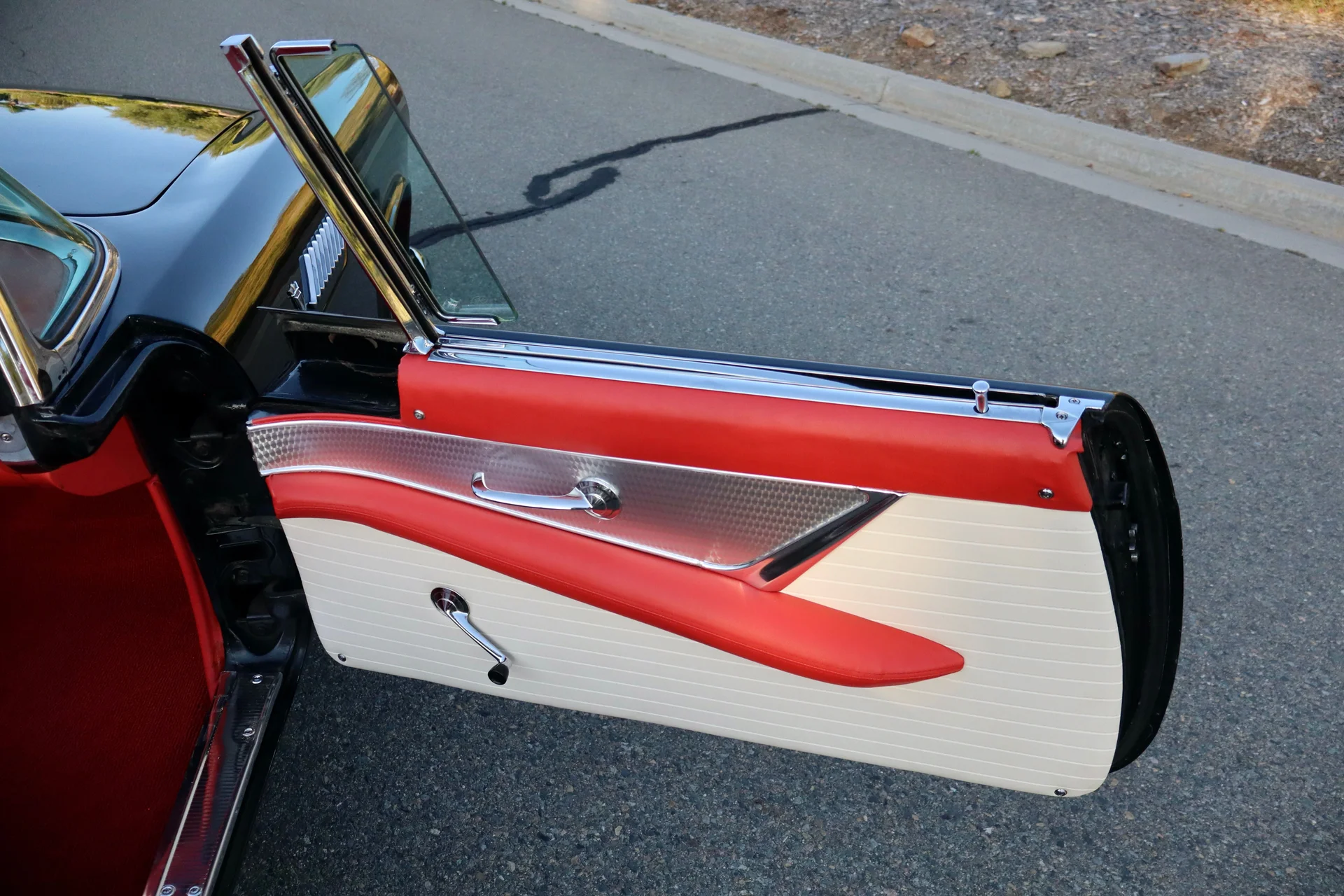 1956 Ford Thunderbird — photo 4 of 16