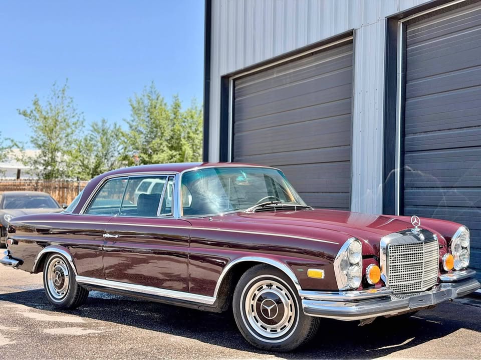 1970 Mercedes Benz 280SE Coupe