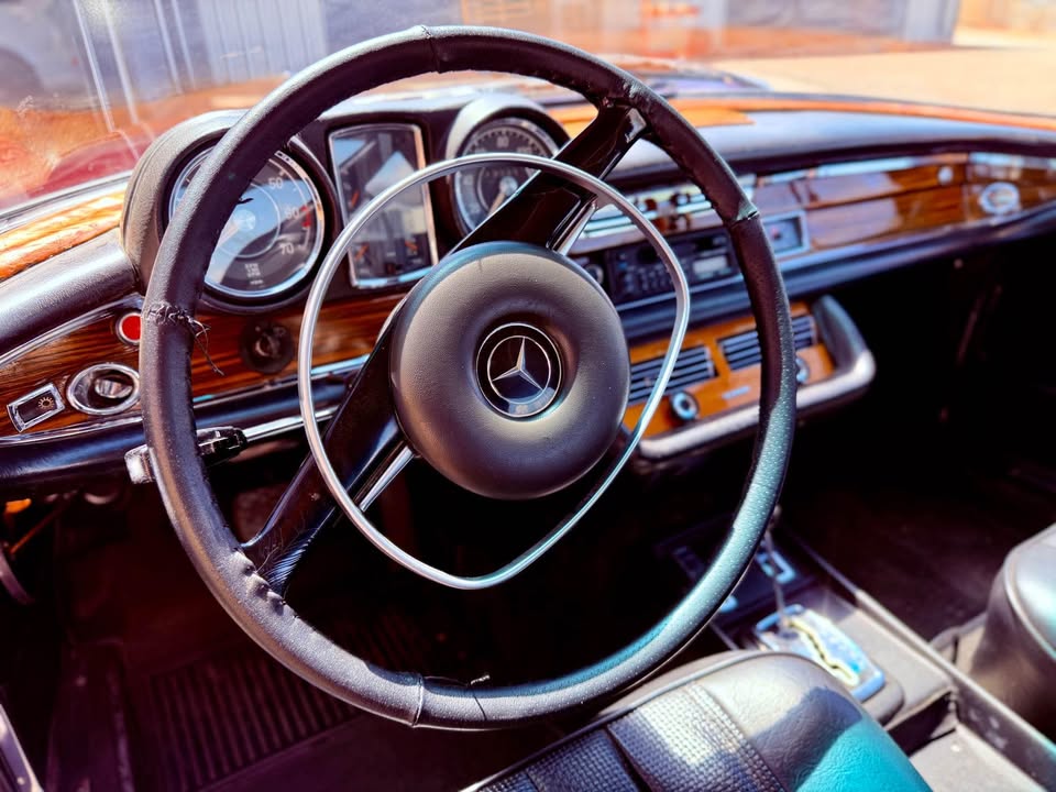 1970 Mercedes Benz 280SE Coupe — photo 13 of 19