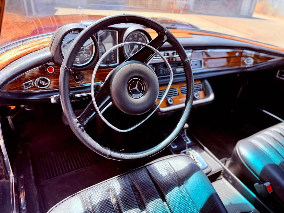 1970 Mercedes Benz 280SE Coupe — photo 14 of 19