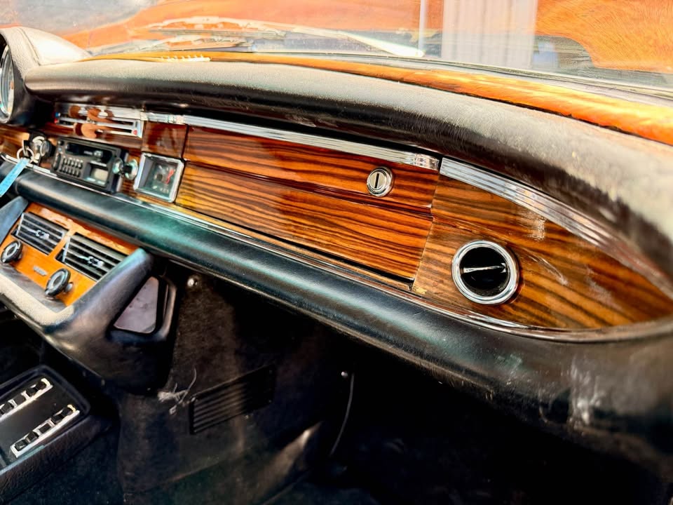 1970 Mercedes Benz 280SE Coupe — photo 17 of 19
