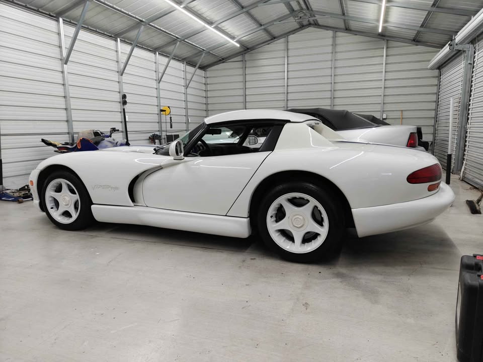 1996 Dodge Viper RT/10 — photo 3 of 8