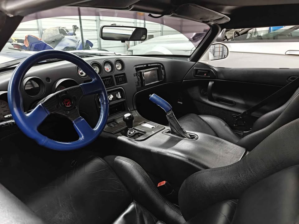 1996 Dodge Viper RT/10 — photo 5 of 8