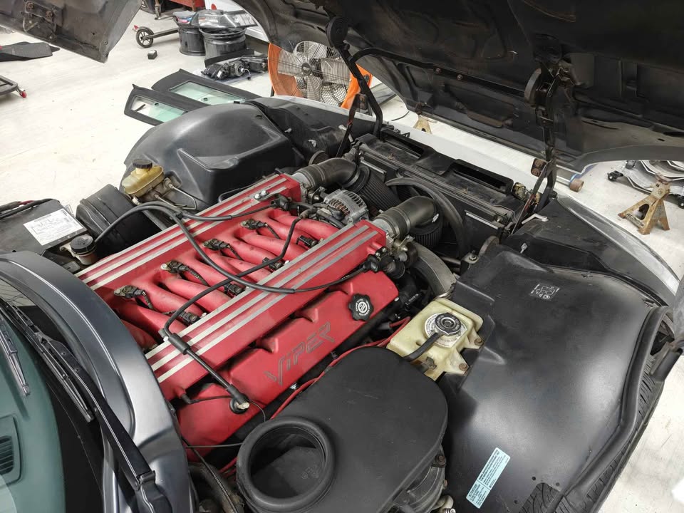 1996 Dodge Viper RT/10 — photo 7 of 8