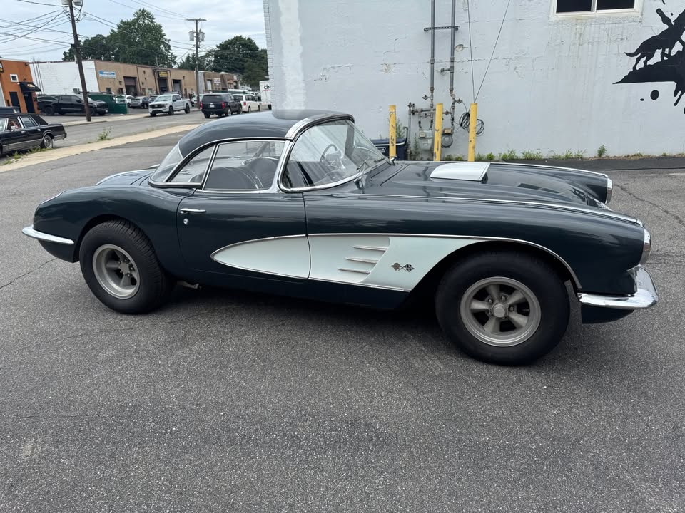 1958 Chevrolet Corvette C1 — photo 2 of 20