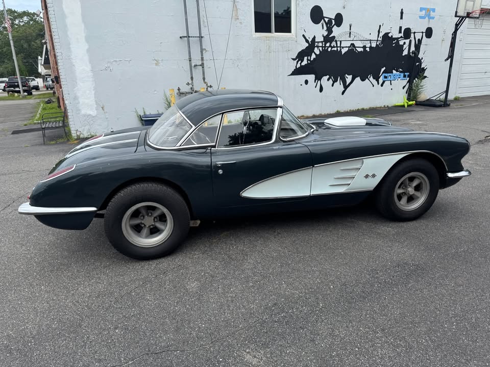1958 Chevrolet Corvette C1 — photo 4 of 20