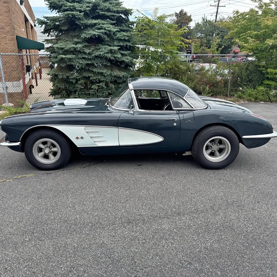 1958 Chevrolet Corvette C1 — photo 8 of 20