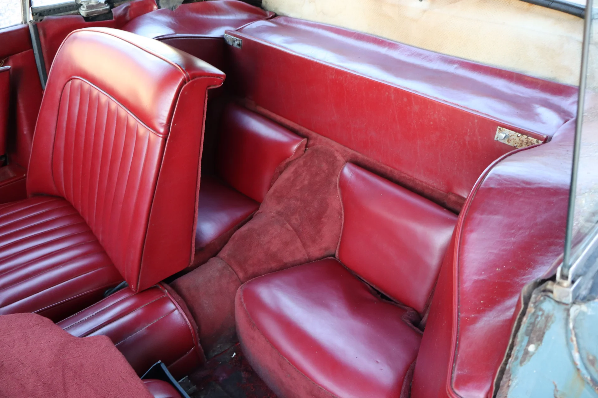 1959 Jaguar XK150 — photo 8 of 16